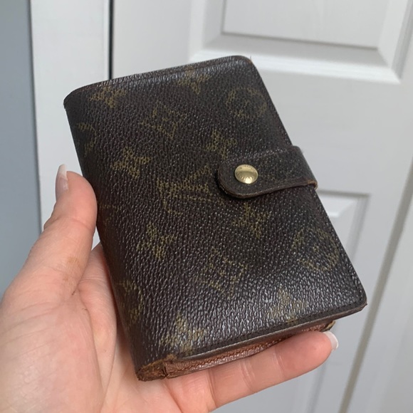 Louis Vuitton Handbags - 1997 Authentic Louis Vuitton kisslock wallet